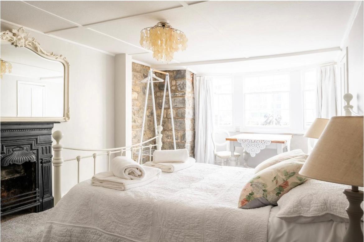 Room At The Inn ライム・レジス エクステリア 写真